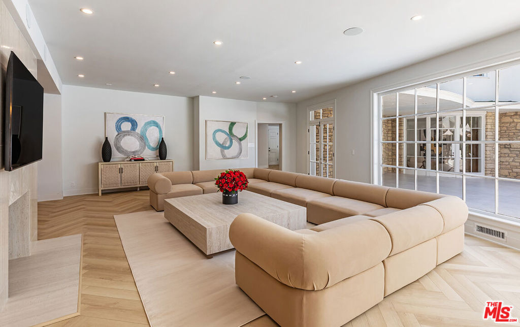 702 N Beverly Drive - Photo 21