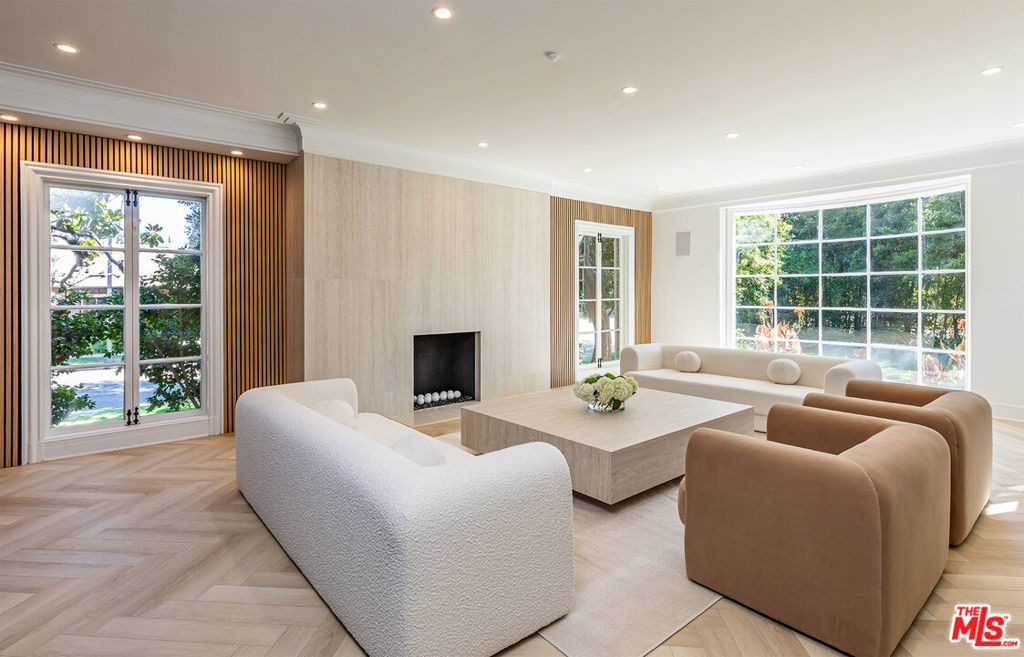 702 N Beverly Drive - Photo 5