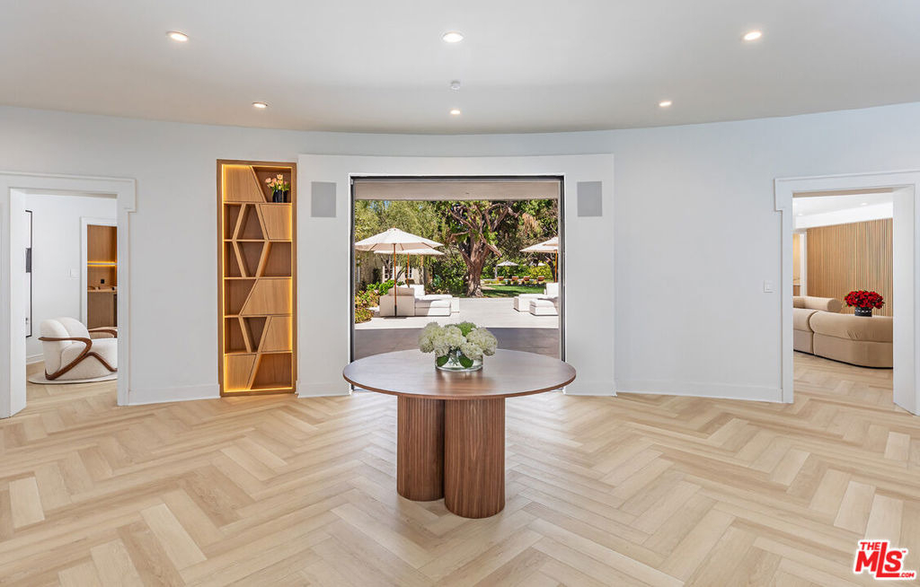702 N Beverly Drive - Photo 4