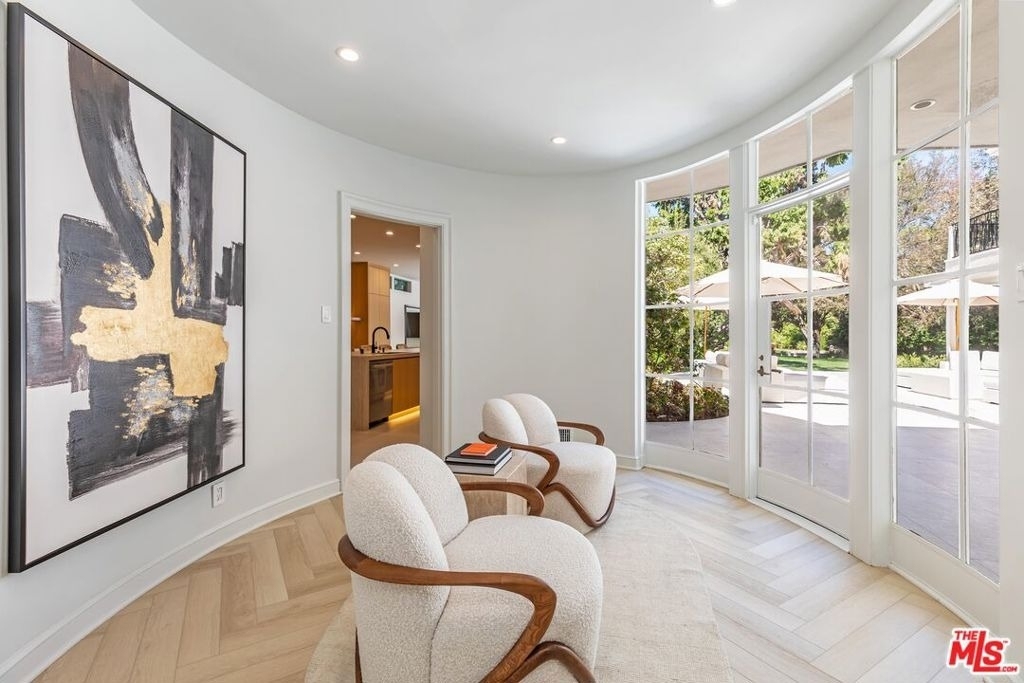 702 N Beverly Drive - Photo 10