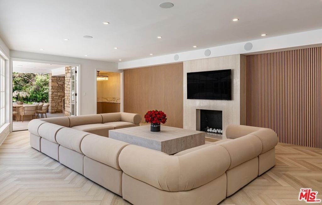 702 N Beverly Drive - Photo 19