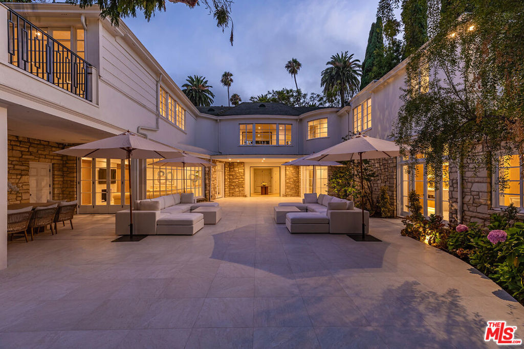 702 N Beverly Drive - Photo 3