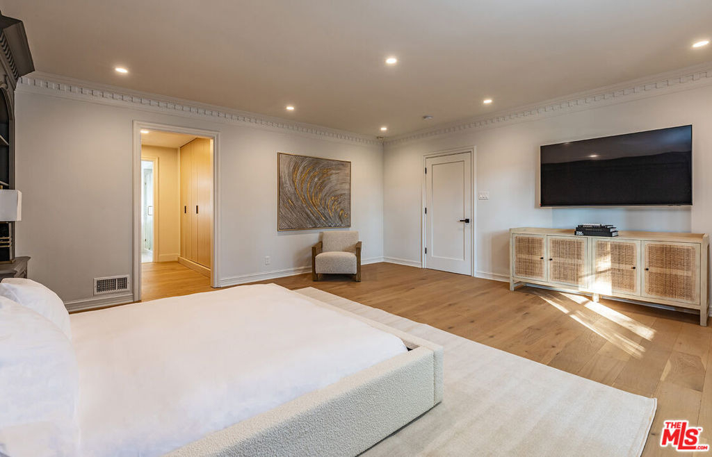 702 N Beverly Drive - Photo 37
