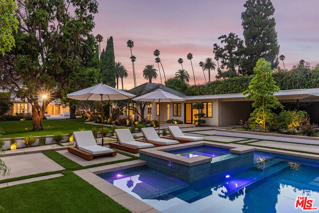 702 N Beverly Drive - Photo 0