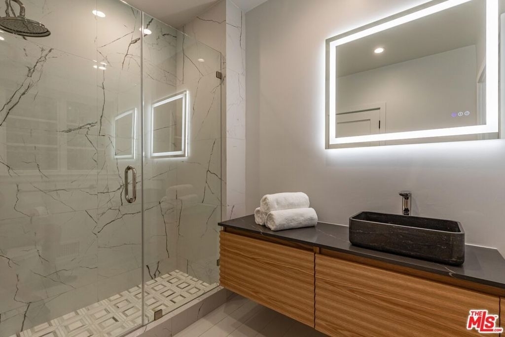 702 N Beverly Drive - Photo 43