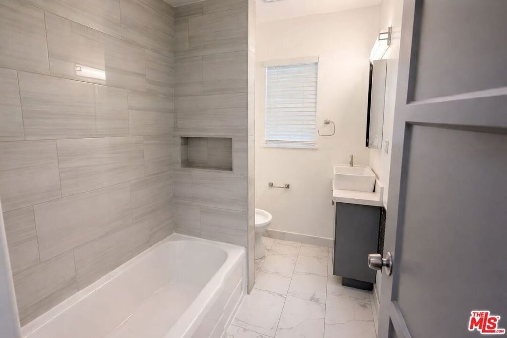 202 N Locust Street - Photo 4
