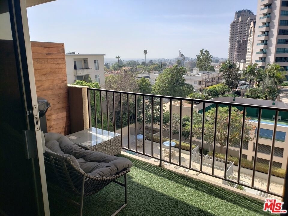 10450 Wilshire - Photo 0