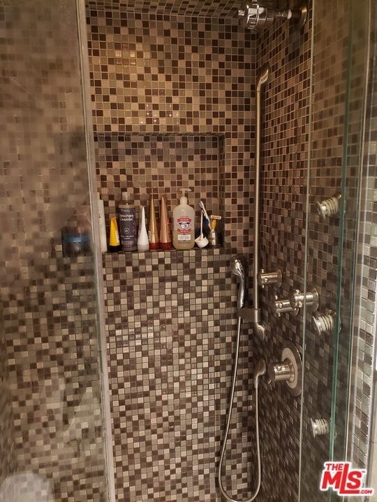 10450 Wilshire - Photo 11