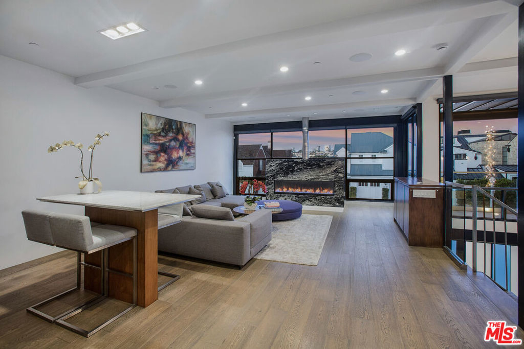 2105 E Balboa Boulevard - Photo 13