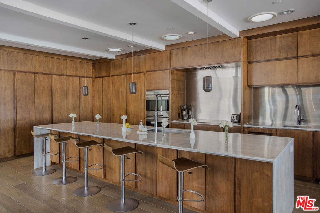 2105 E Balboa Boulevard - Photo 18