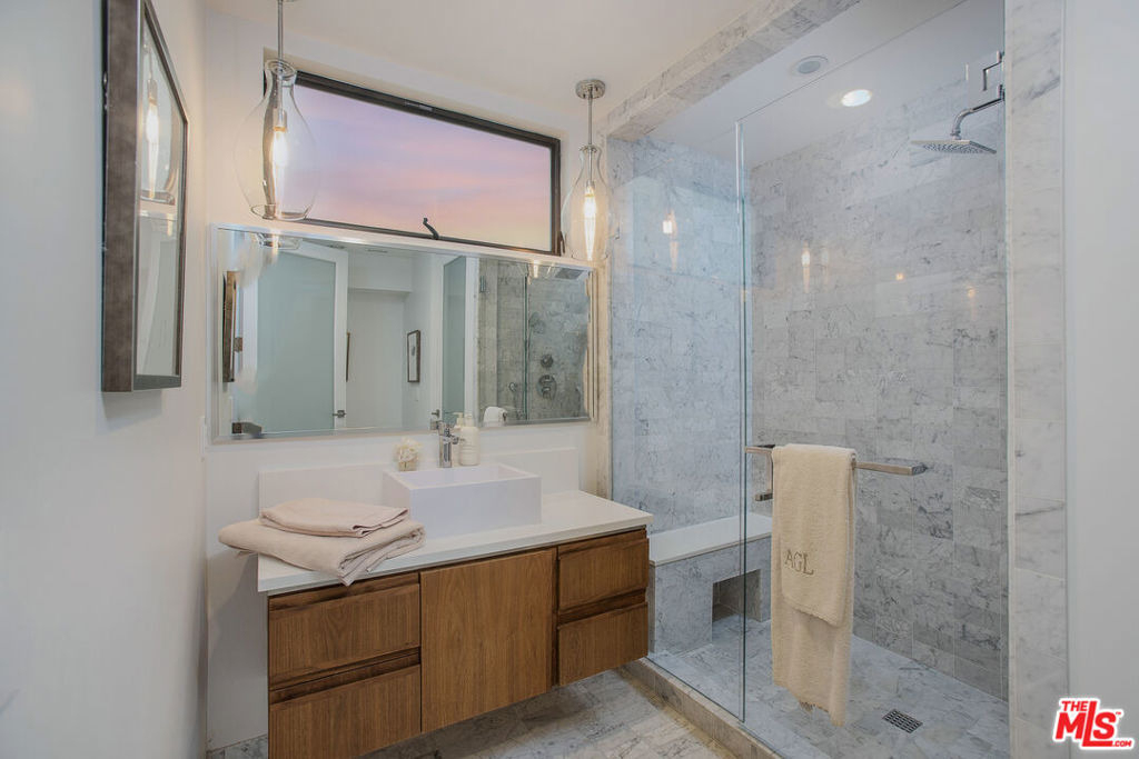 2105 E Balboa Boulevard - Photo 43