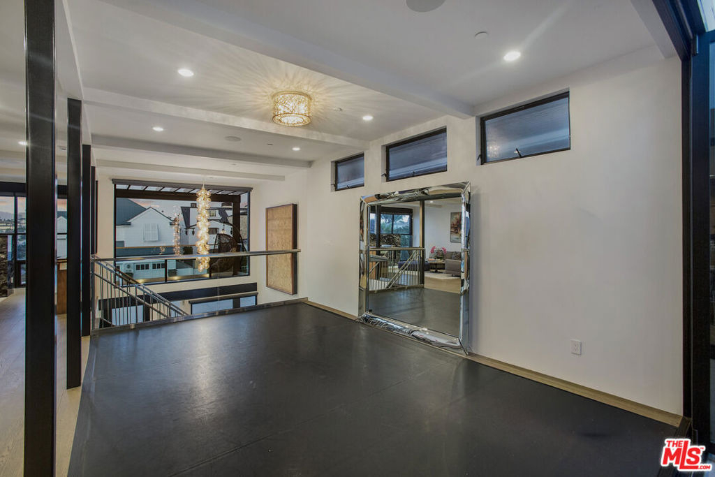 2105 E Balboa Boulevard - Photo 25