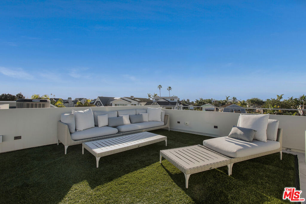 2105 E Balboa Boulevard - Photo 37