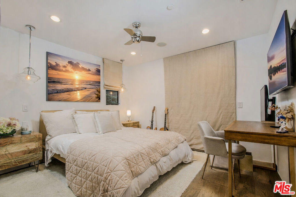 2105 E Balboa Boulevard - Photo 44