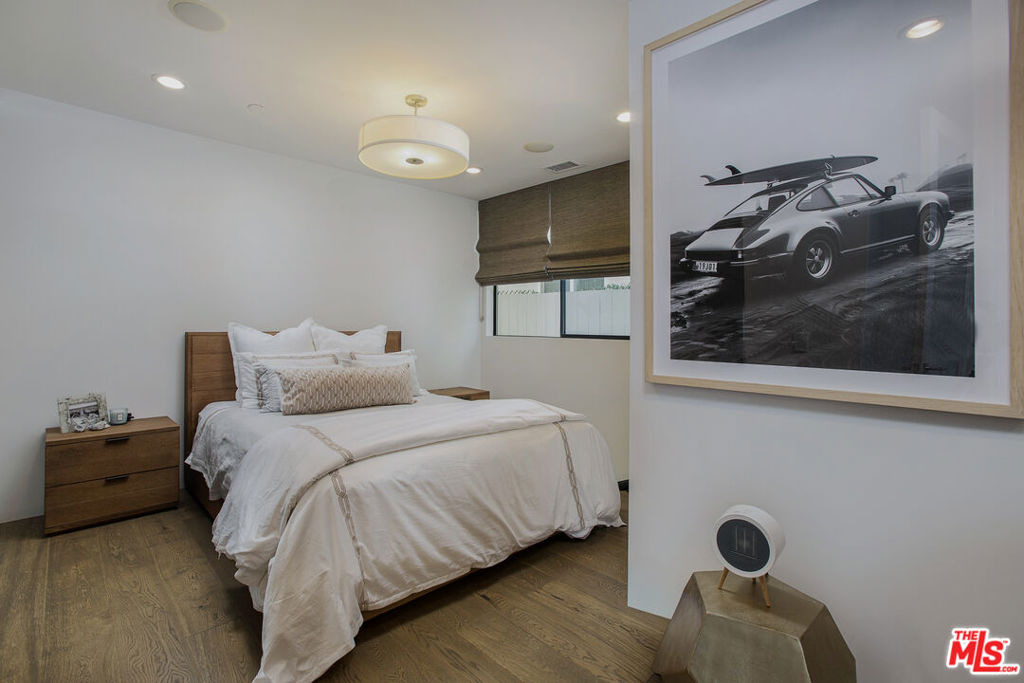 2105 E Balboa Boulevard - Photo 40