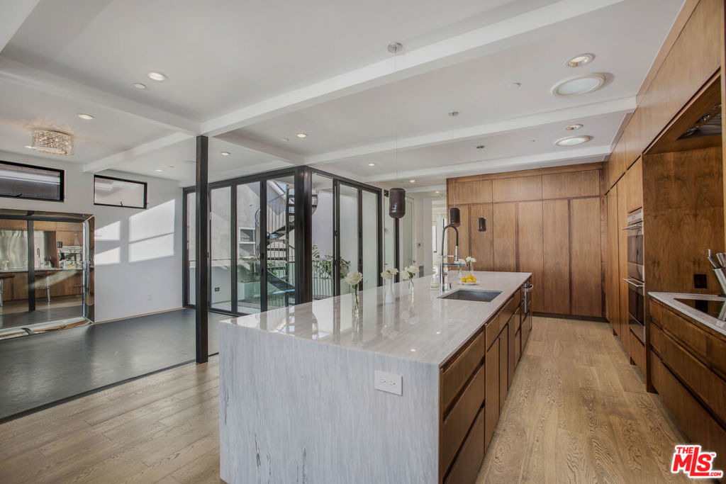 2105 E Balboa Boulevard - Photo 22