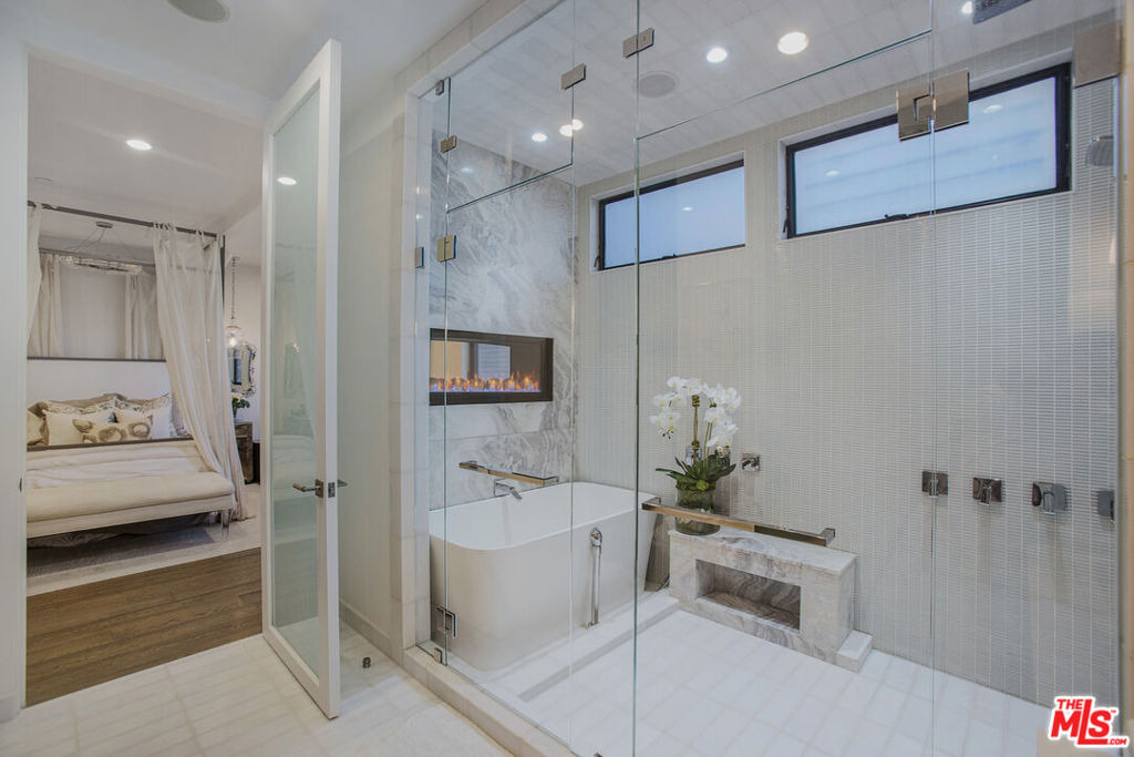 2105 E Balboa Boulevard - Photo 33