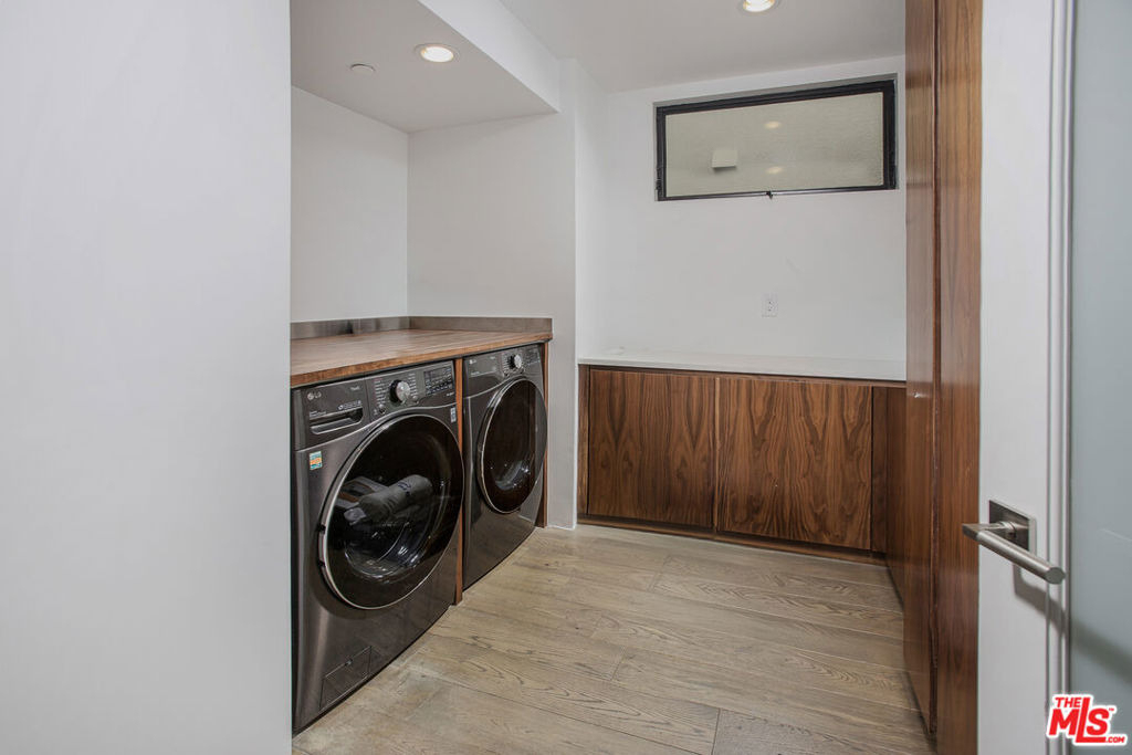 2105 E Balboa Boulevard - Photo 45