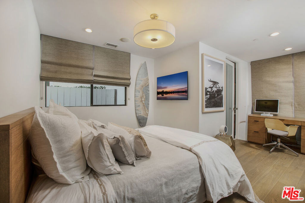 2105 E Balboa Boulevard - Photo 41