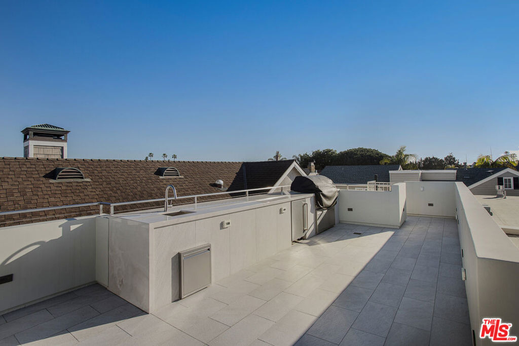 2105 E Balboa Boulevard - Photo 36