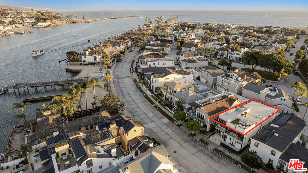 2105 E Balboa Boulevard - Photo 3