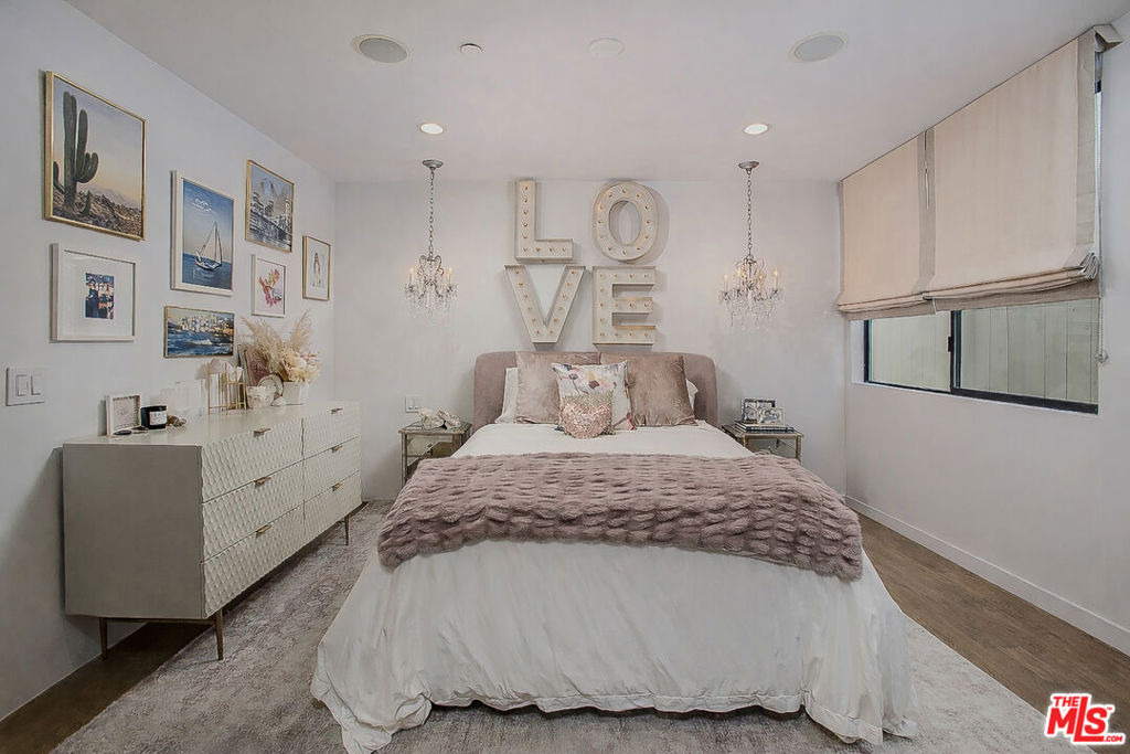 2105 E Balboa Boulevard - Photo 42