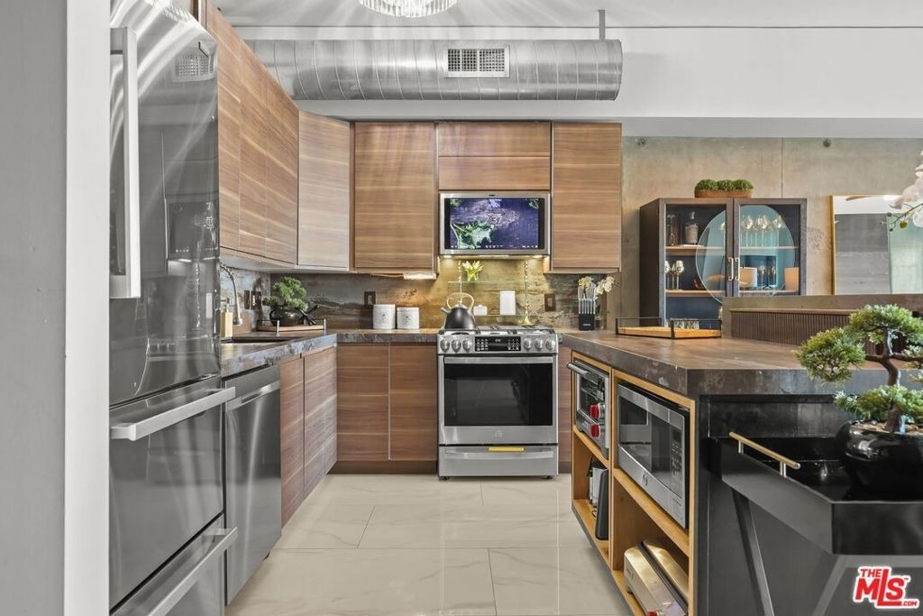 1111 S Grand Avenue - Photo 20