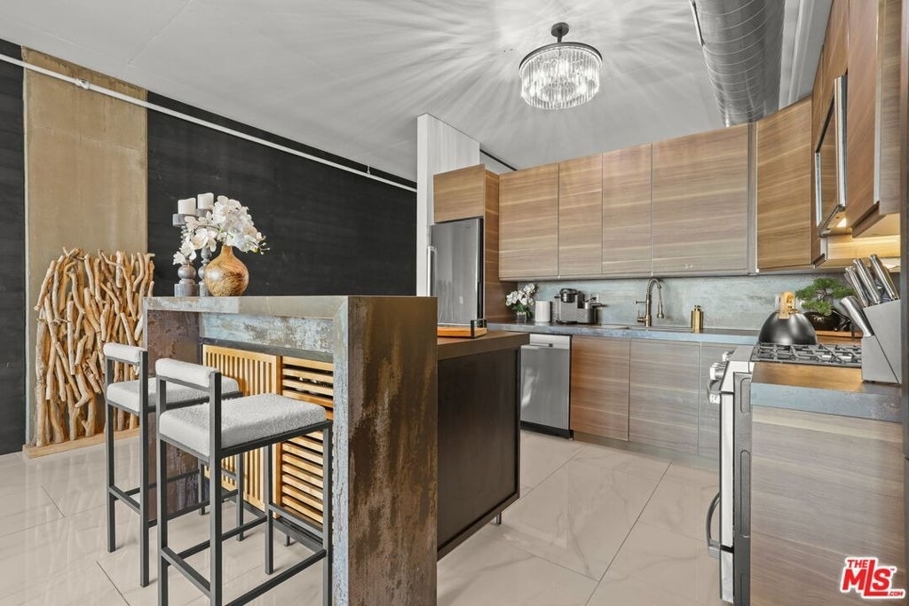 1111 S Grand Avenue - Photo 19