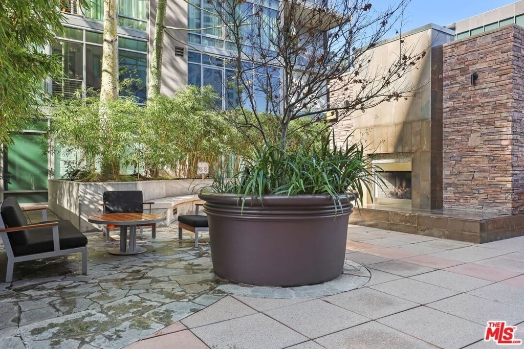 1111 S Grand Avenue - Photo 38