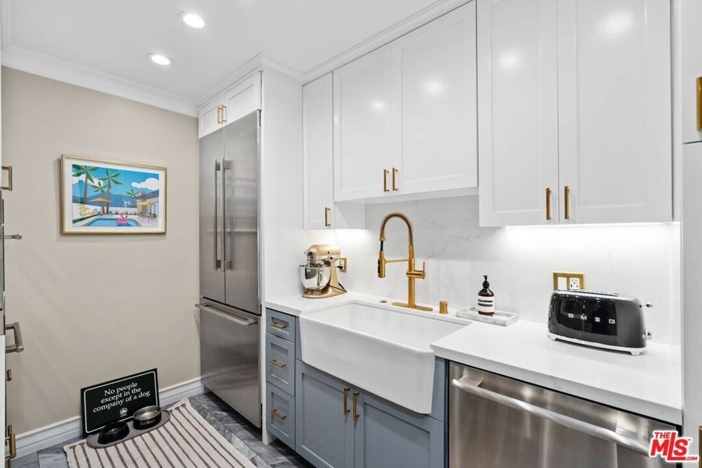 960 Larrabee Street - Photo 6