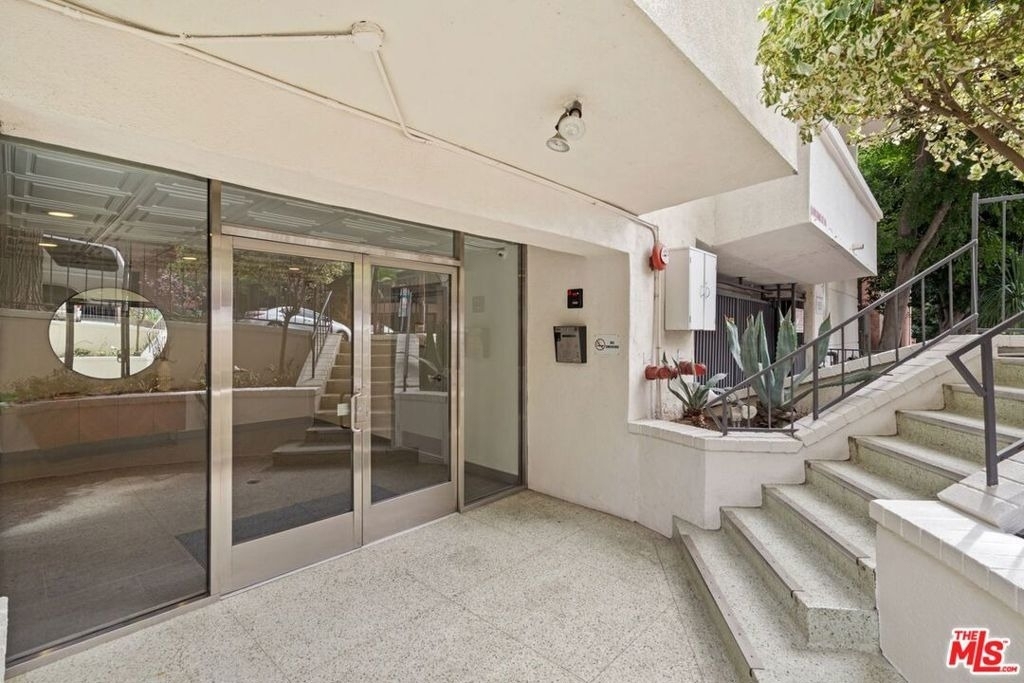 960 Larrabee Street - Photo 25