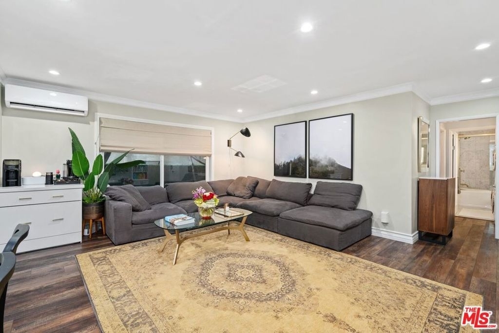960 Larrabee Street - Photo 3