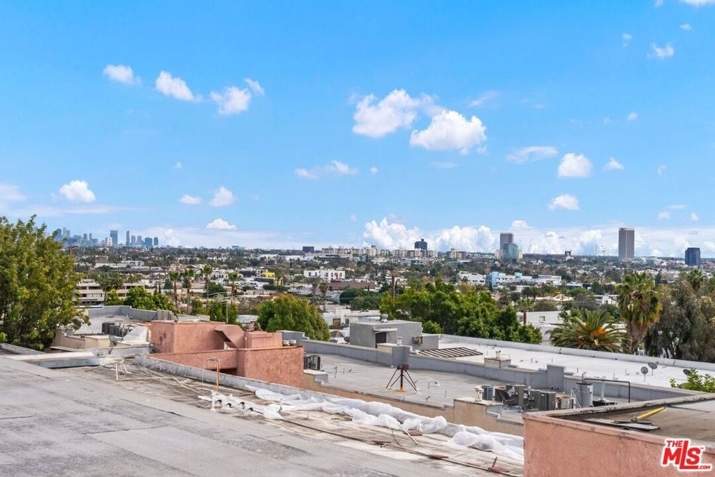 960 Larrabee Street - Photo 23