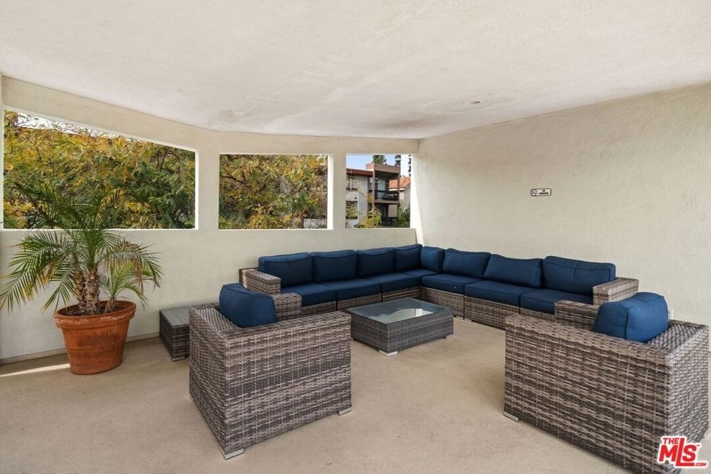 960 Larrabee Street - Photo 21