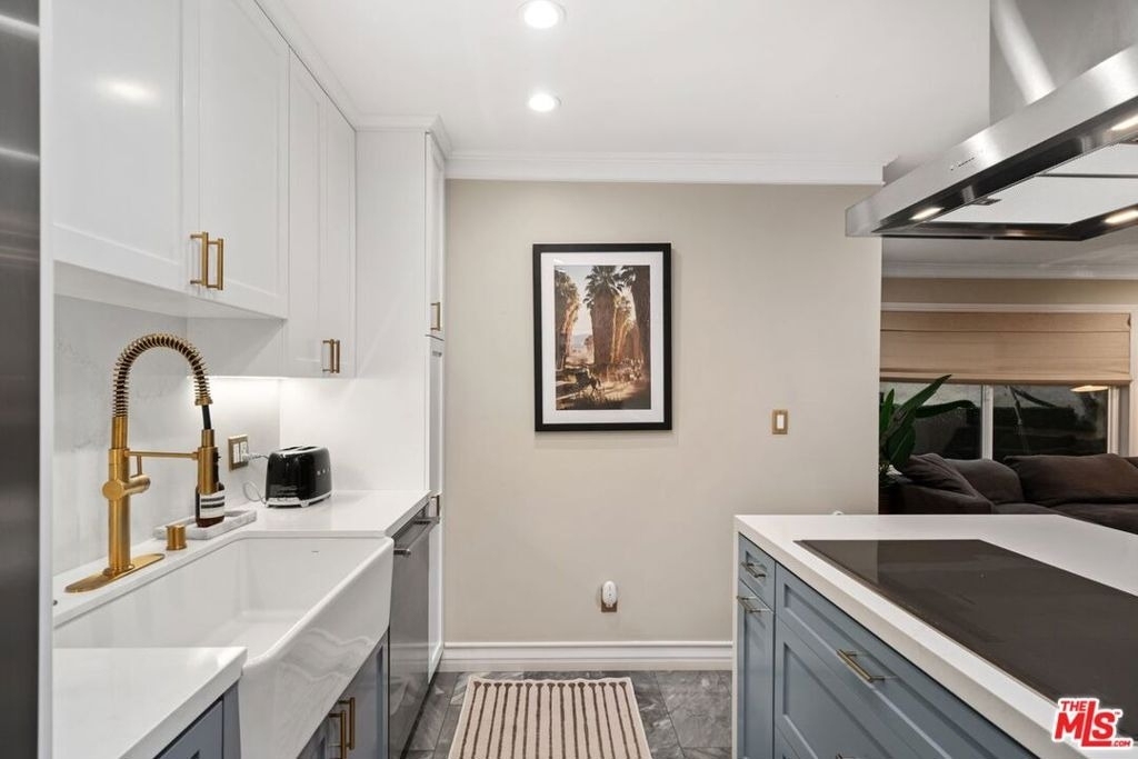 960 Larrabee Street - Photo 7