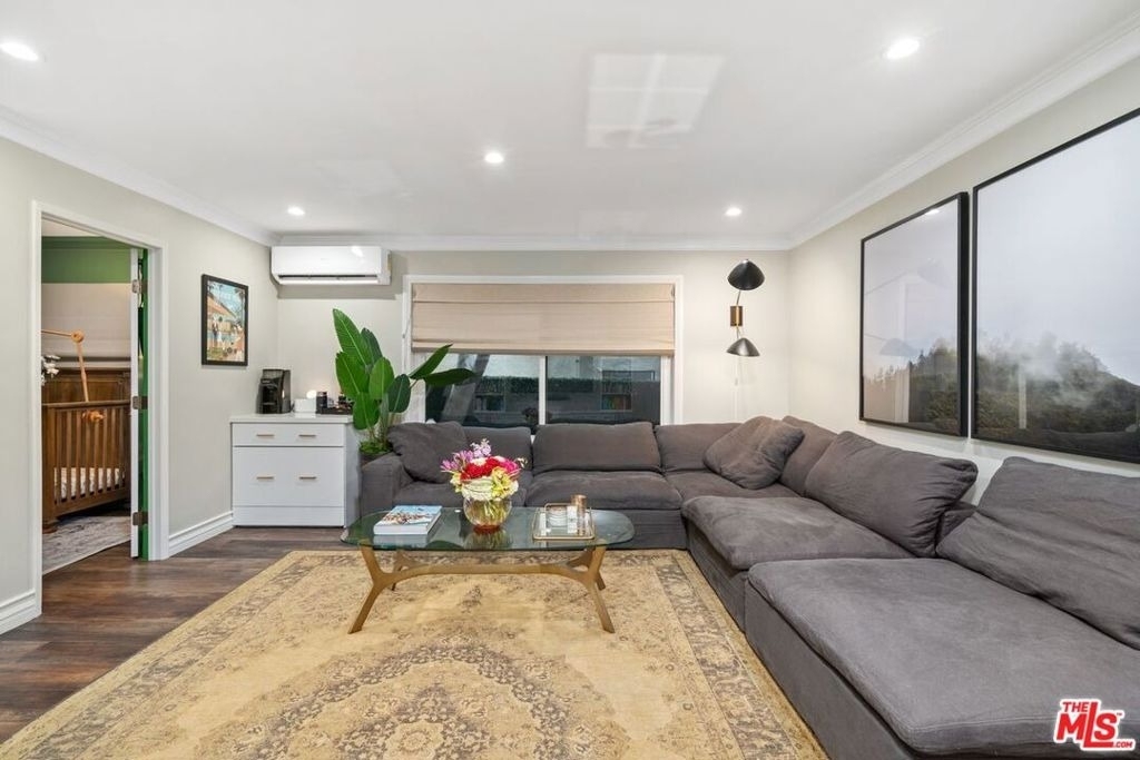 960 Larrabee Street - Photo 2