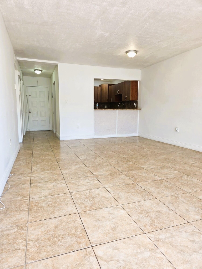 7000 Nw 186th Street - Photo 28