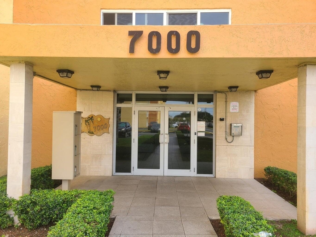 7000 Nw 186th Street - Photo 5