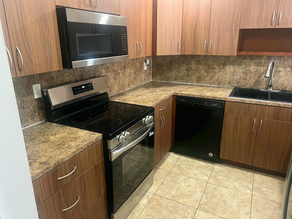 7000 Nw 186th Street - Photo 14