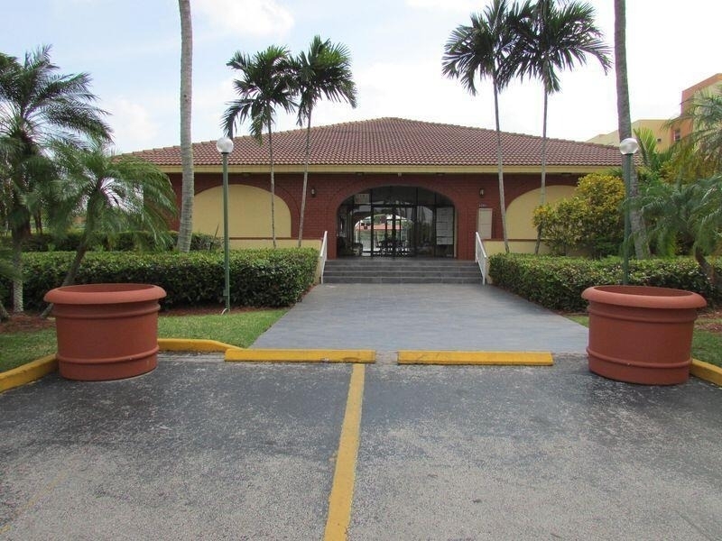 7000 Nw 186th Street - Photo 2