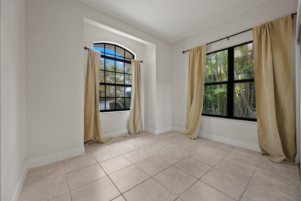 2055 Regents Boulevard - Photo 21