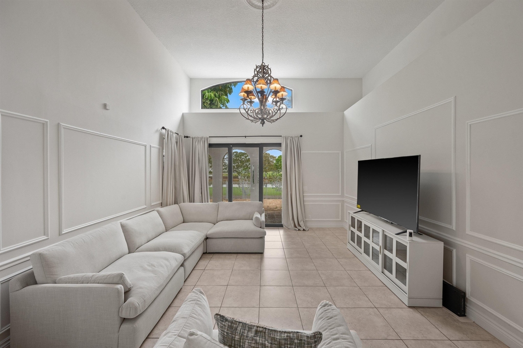 2055 Regents Boulevard - Photo 8