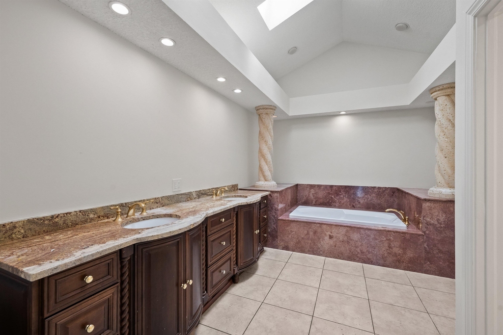 2055 Regents Boulevard - Photo 17