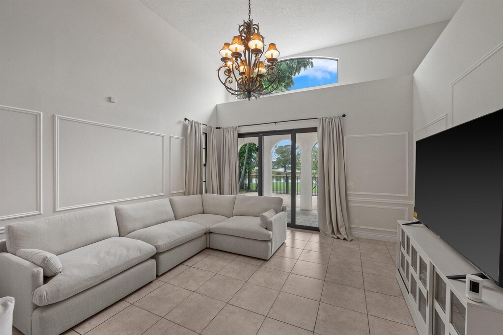 2055 Regents Boulevard - Photo 7