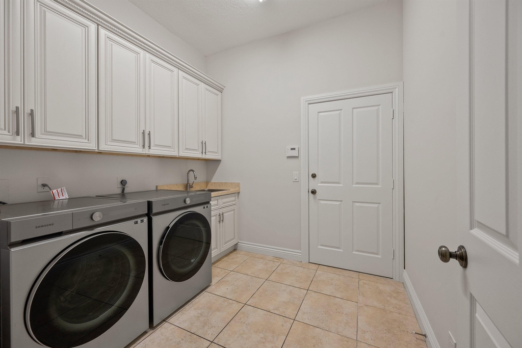 2055 Regents Boulevard - Photo 23