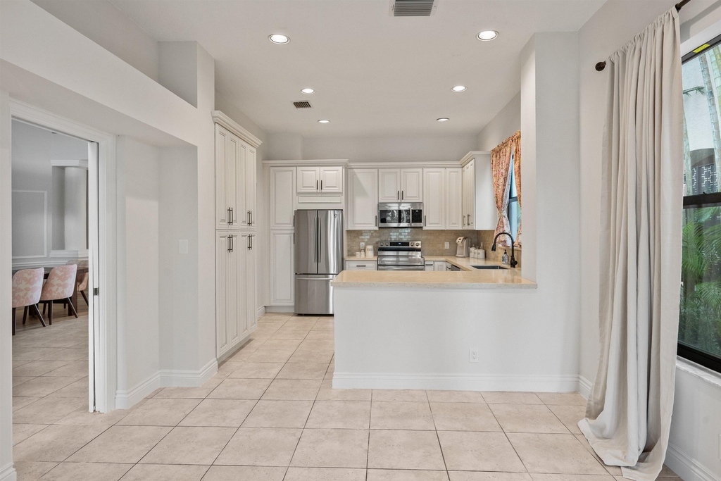 2055 Regents Boulevard - Photo 11