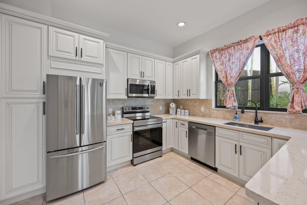 2055 Regents Boulevard - Photo 9