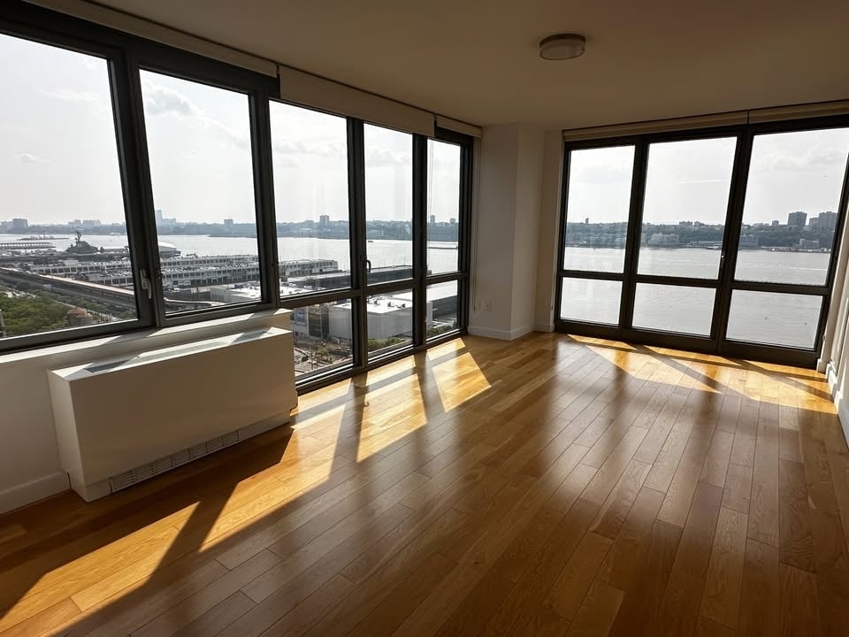 Upper West Side - Photo 10