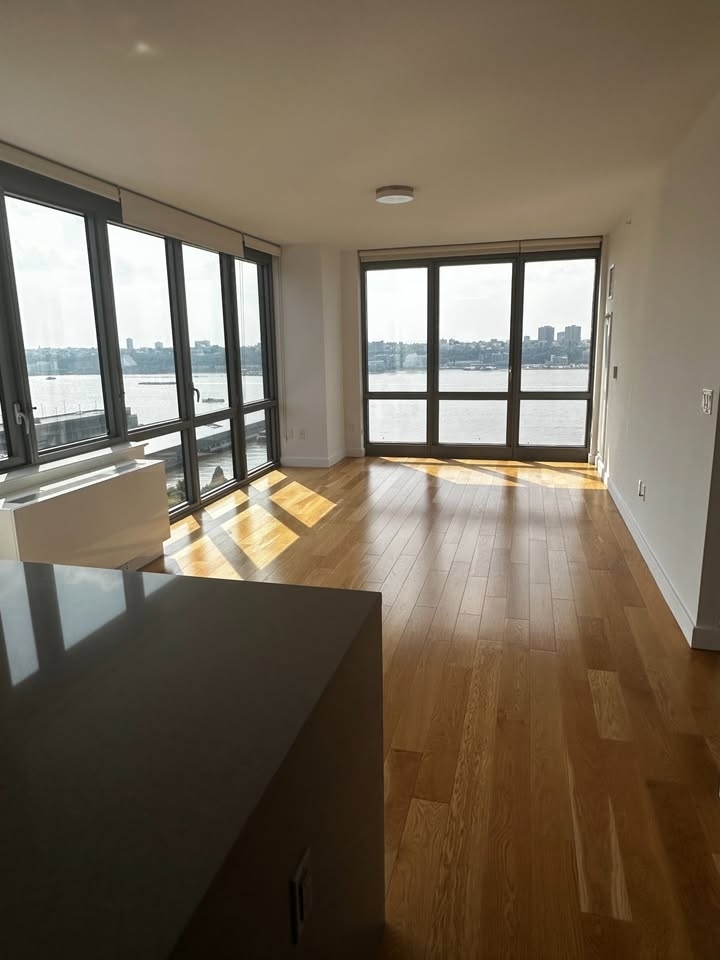 Upper West Side - Photo 11