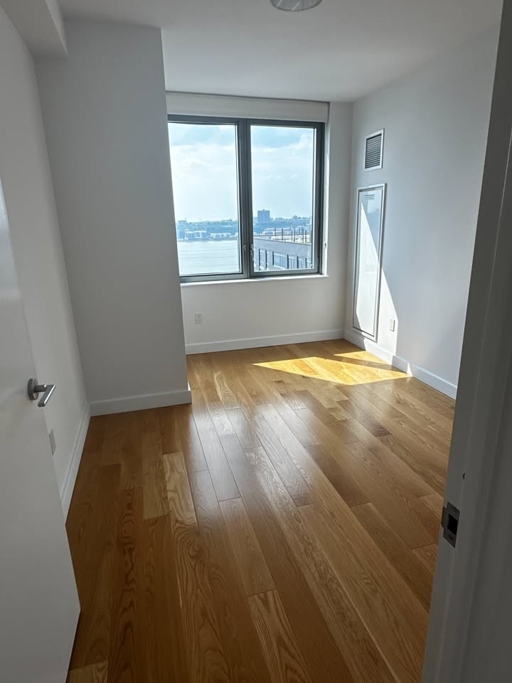 Upper West Side - Photo 2